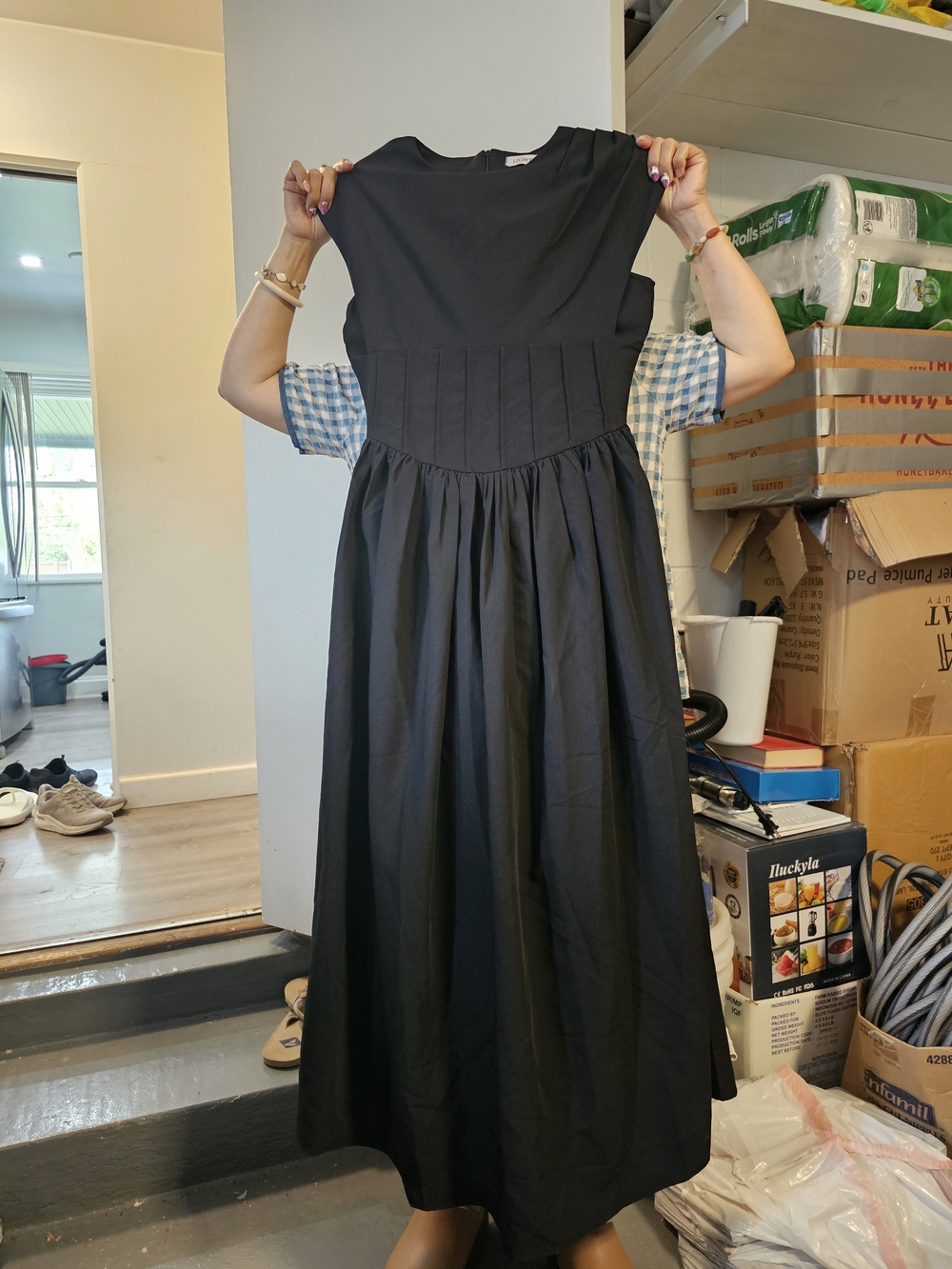 Elegant Black Pleated-Waist Maxi Dress